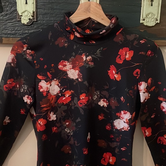 Wilfred Floral Long Sleeved Turtleneck Top Size Small - Picture 9 of 15